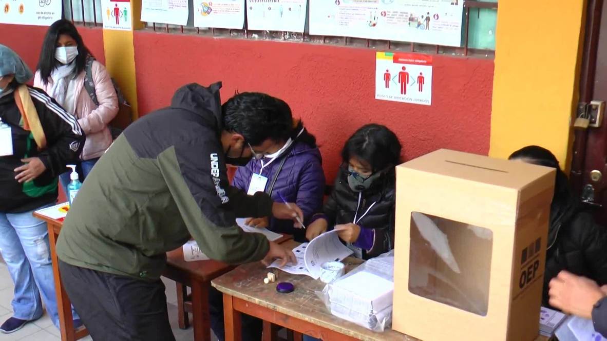 Bolivia: Residentes de la Paz votan en las elecciones presidenciales