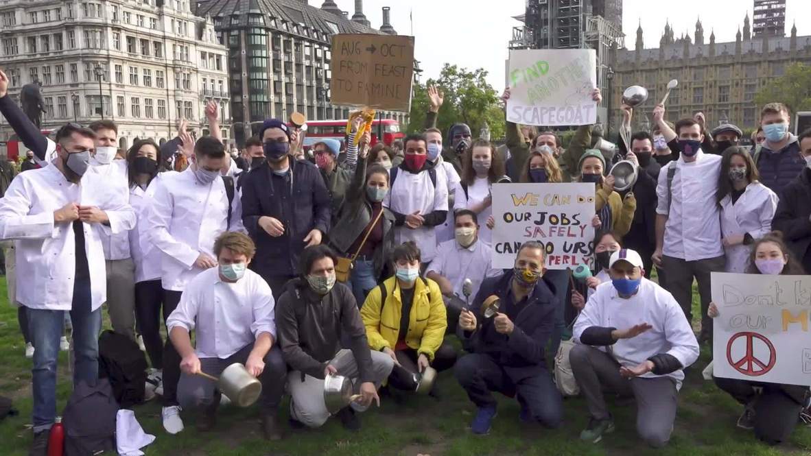 UK: Hospitality workers rally for revision of 'arbitrary' COVID restrix in London