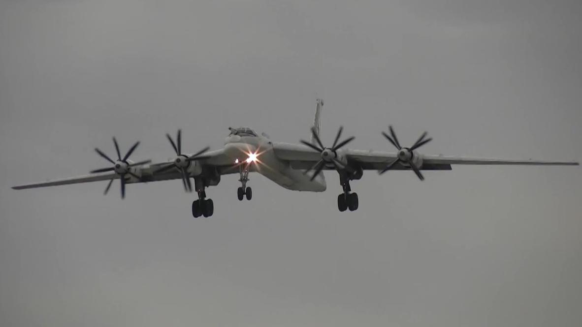 Российские стратегические ракетоносцы Ту-95МС выполнили полет над нейтральными водами Арктики и Дальнего Востока