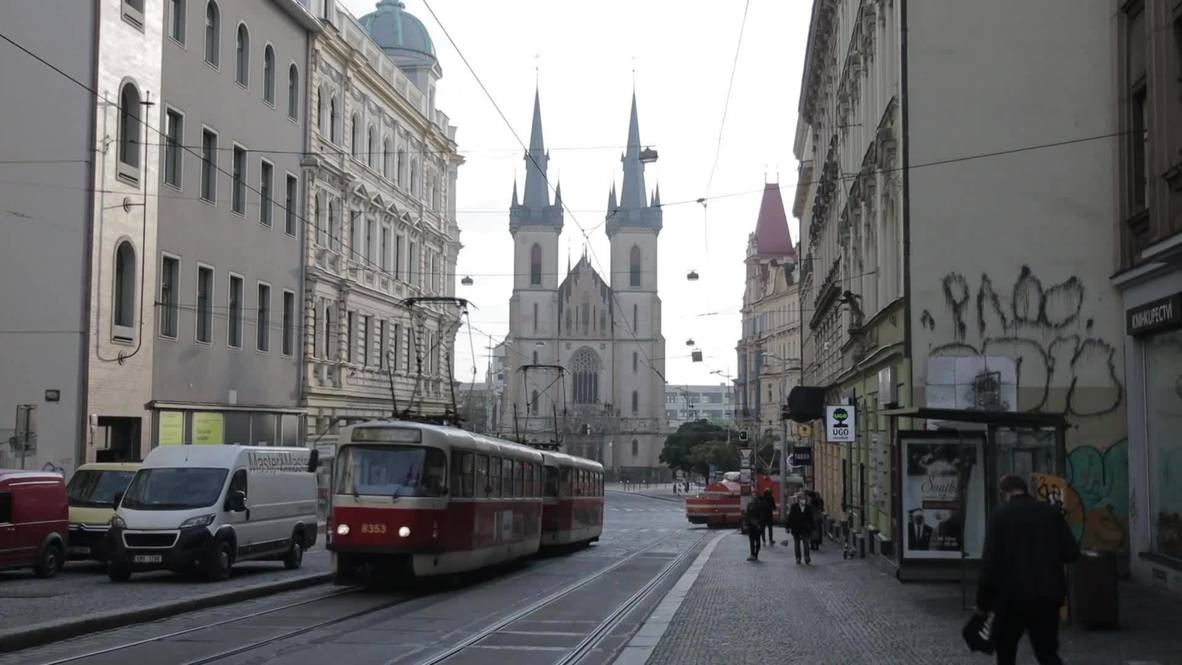Czech Republic: Non-essential shops close as restrictions tighten following record COVID surge