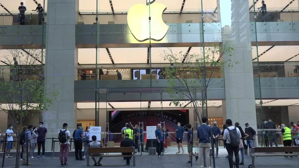 Australia: Apple customers queue up for latest iPhone 12 despite COVID measures