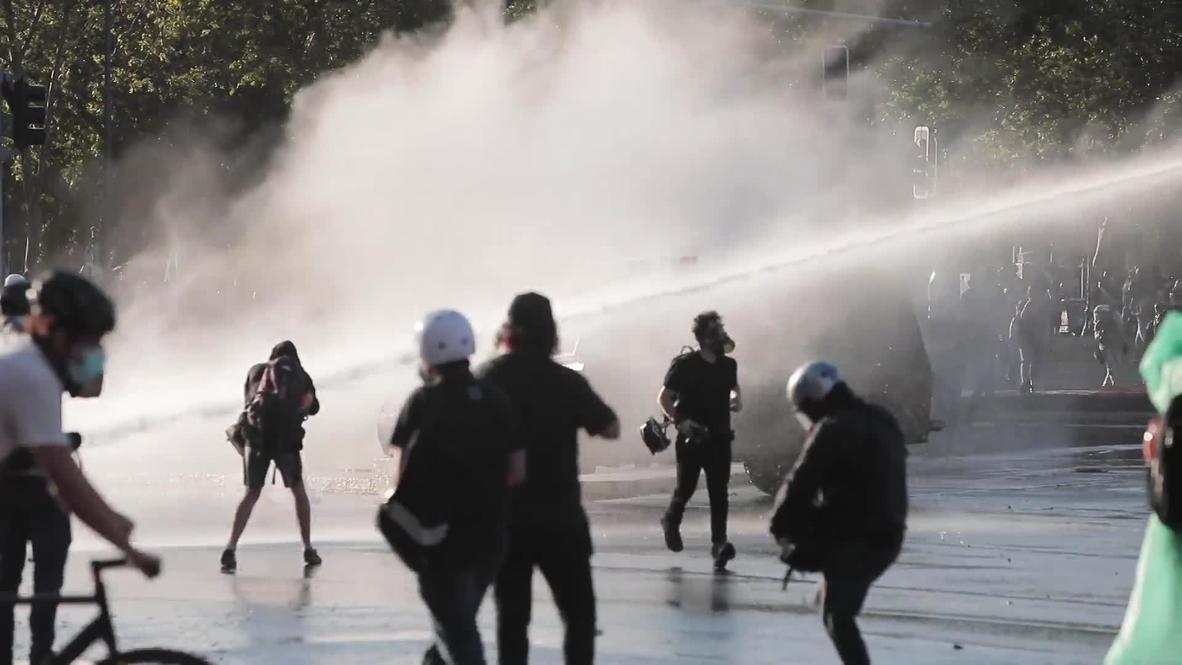 Chile: Dispersan manifestantes con cañón de agua en último viernes de protesta antes del plebiscito constitucional