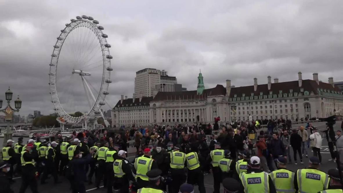 Reino Unido: Policía dispersa del puente de Westminster manifestación en contra de las restricciones por covid-19