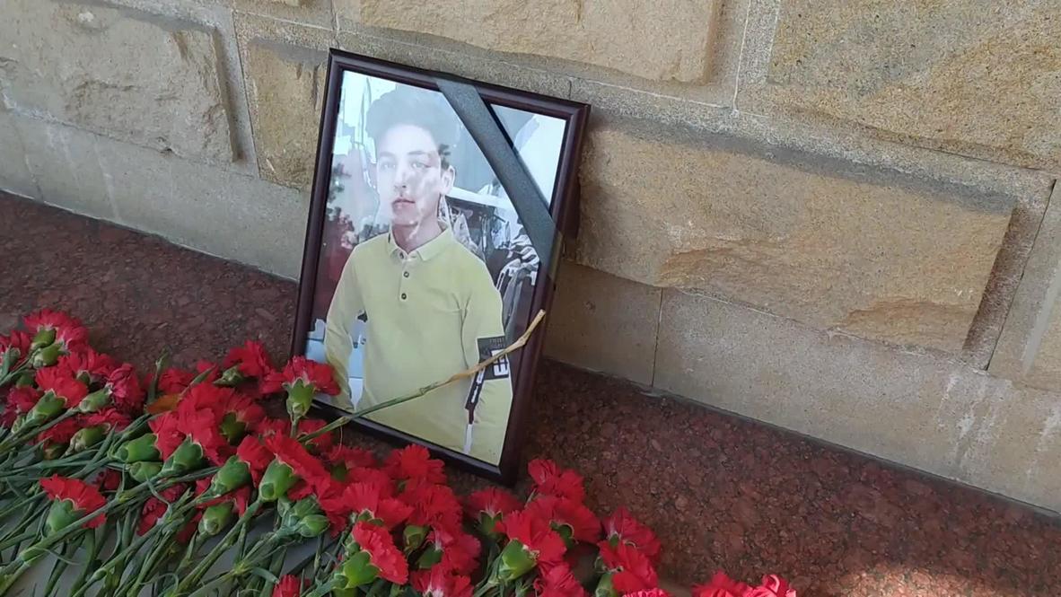 Азербайджан: Жители Баку скорбят по погибшему из-за обстрела в Гяндже российскому мальчику