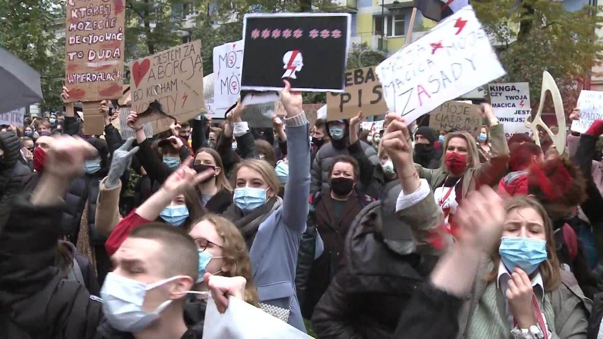 Poland: Protesters wave coathangers as thousands rally against abortion ruling in Krakow