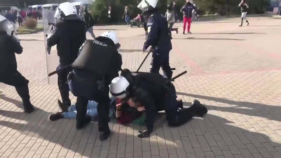 Poland: Police clash with anti-COVID restrictions protesters in Warsaw
