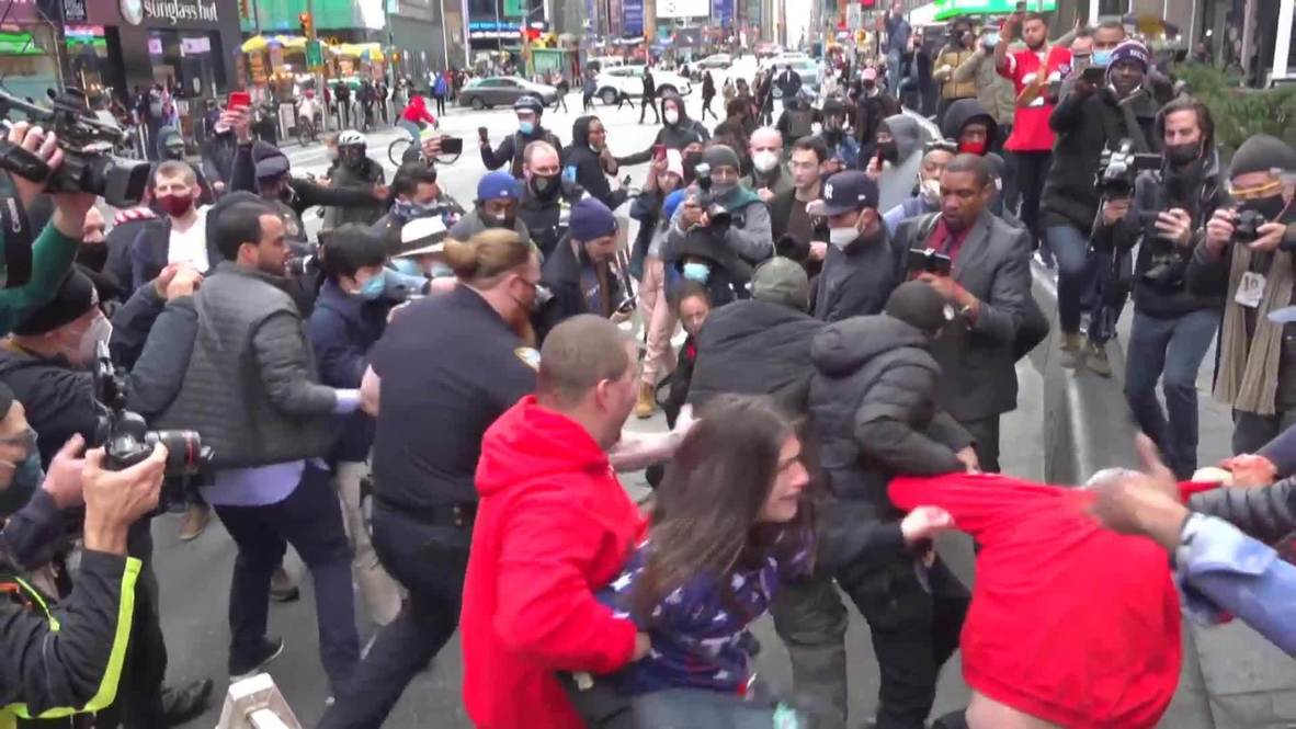 USA: Several arrested as brawl breaks out between pro- and anti-Trump groups in NYC