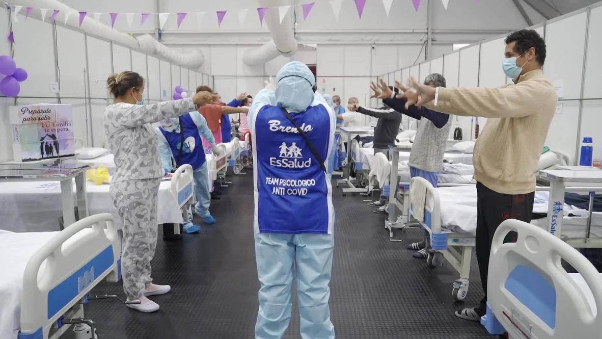 Peru: Psychologists dance, sing, and play with hospitalised COVID patients to help them recover in Lima