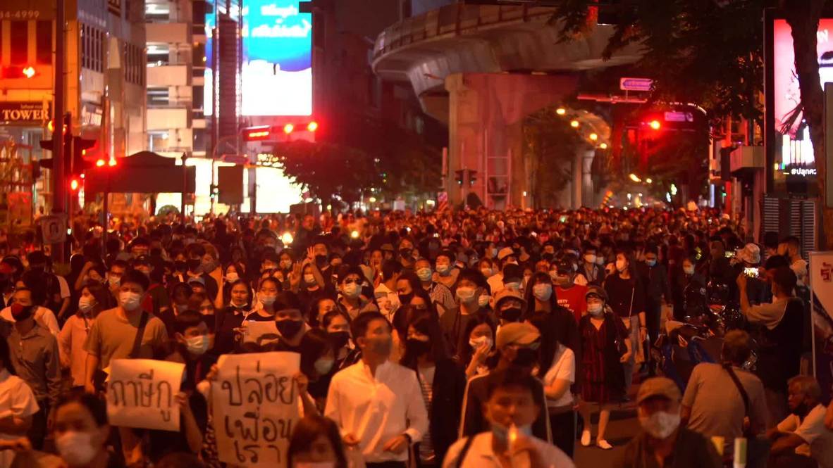 Thailand: Tensions continue as thousands of anti-government protesters gather in Bangkok