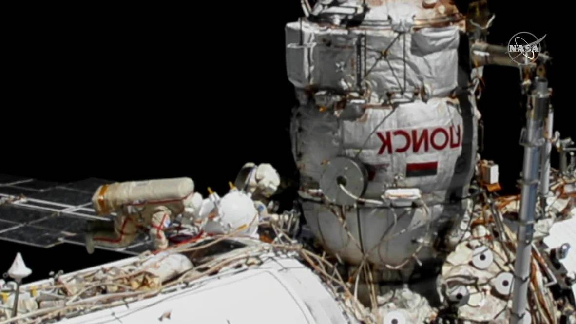 EEI: Cosmonautas de Roscosmos realizan primera caminata espacial a través del módulo Poisk