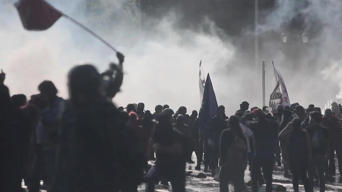 Chile: Policía usa cañones de agua y gas lacrimógeno en protesta antigubernamental en Santiago
