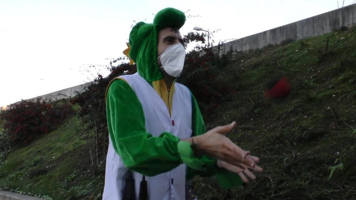 Clowns bring cheer to Spanish kids getting COVID test