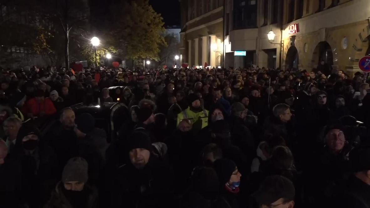 Germany: Police use pepper spray on COVID-sceptic protesters in Leipzig