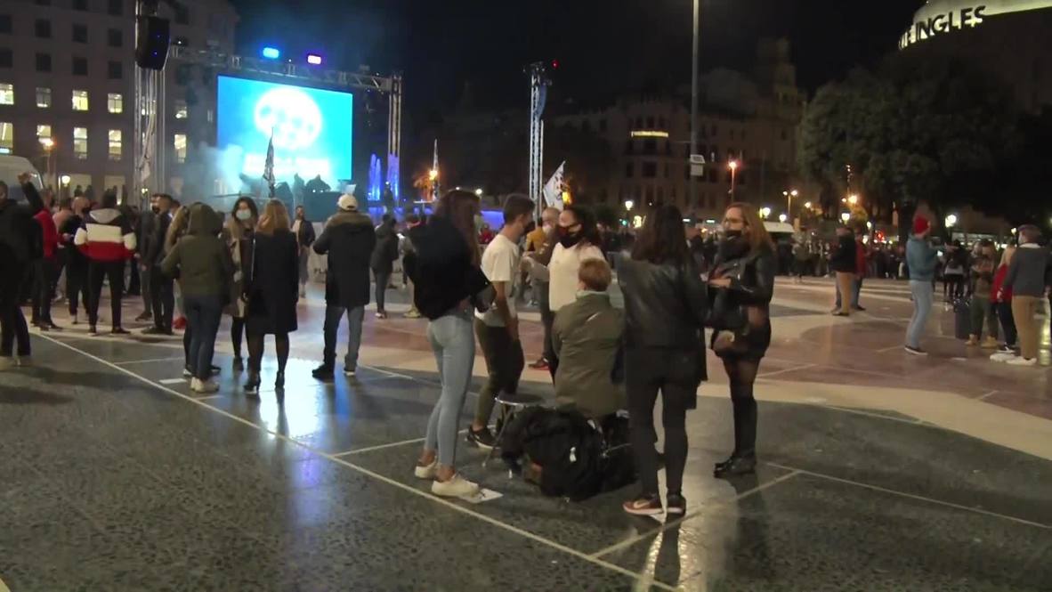 España: Montan una discoteca al aire libre para reclamar la apertura de locales de ocio nocturno en Barcelona