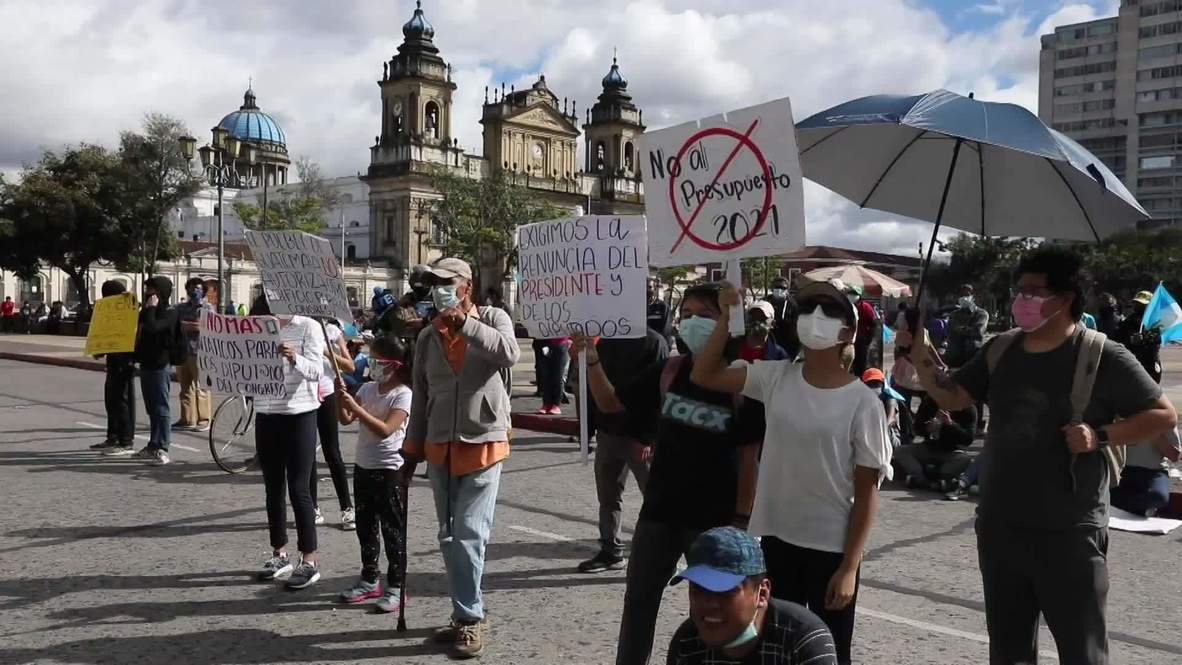Guatemala: 'Where is the money?' - Protesters demand resignation of president over budget bill