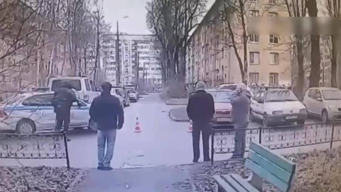 Россия: В Колпино мужчина в квартире захватил в заложники шестерых детей