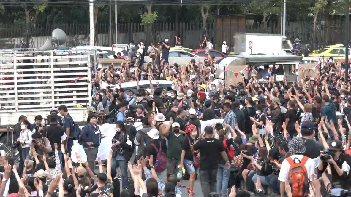 Thailand: Protesters demand transparency over King's wealth at Bangkok rally