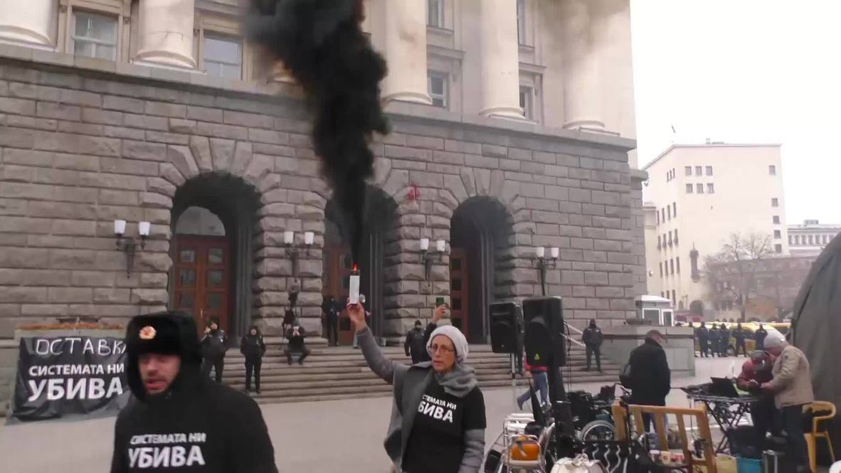Bulgaria: Scuffles with police at anti-lockdown protest in Sofia