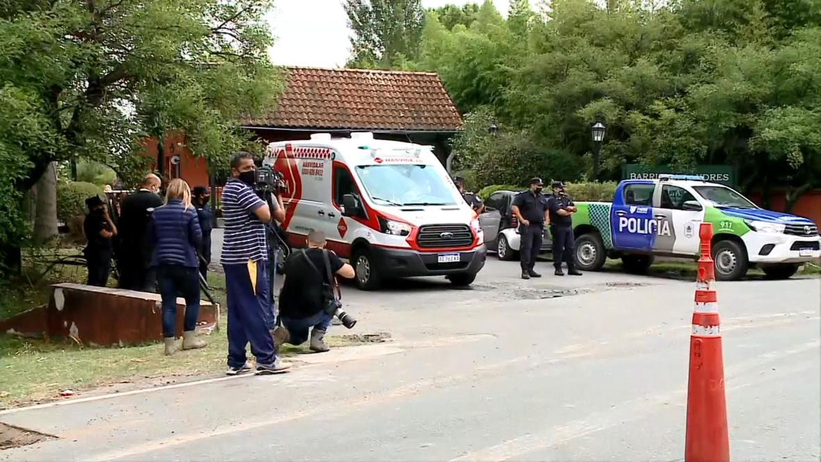 Argentina: Policía y prensa se congregan fuera de la residencia de Maradona tras su fallecimiento