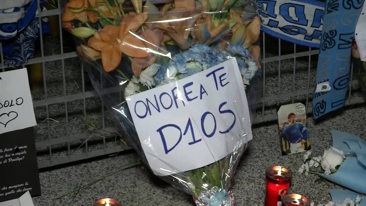 Italia: Hinchas del Nápoles reaccionan a la muerte de Maradona mientras continúa su homenaje en el estadio San Paolo