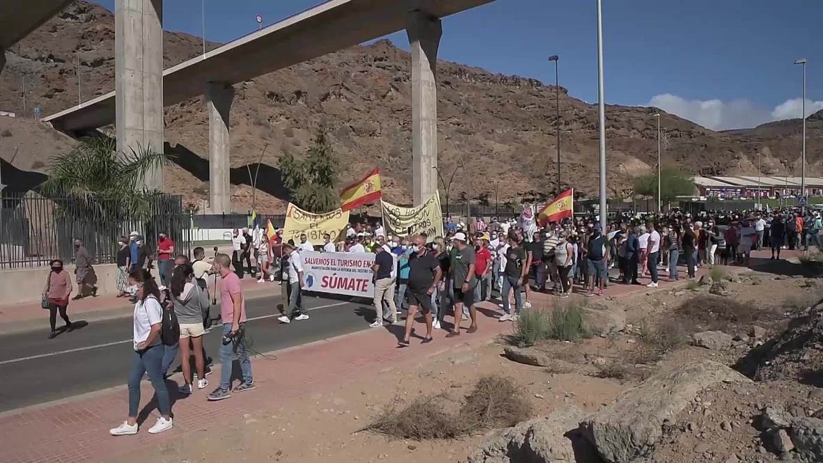 Spain: Hundreds of protesters march in Puerto Rico 'Save tourism' parade