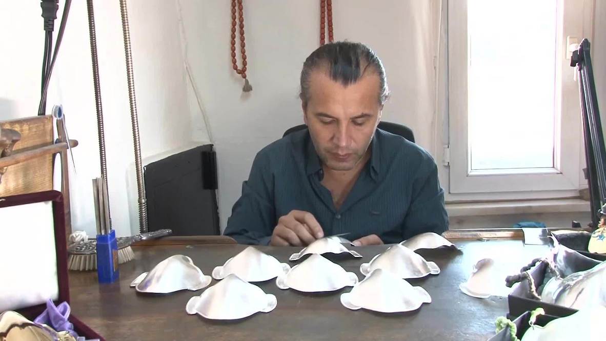 Turkey: Istanbul craftsman designs luxurious gold and silver masks amid pandemic