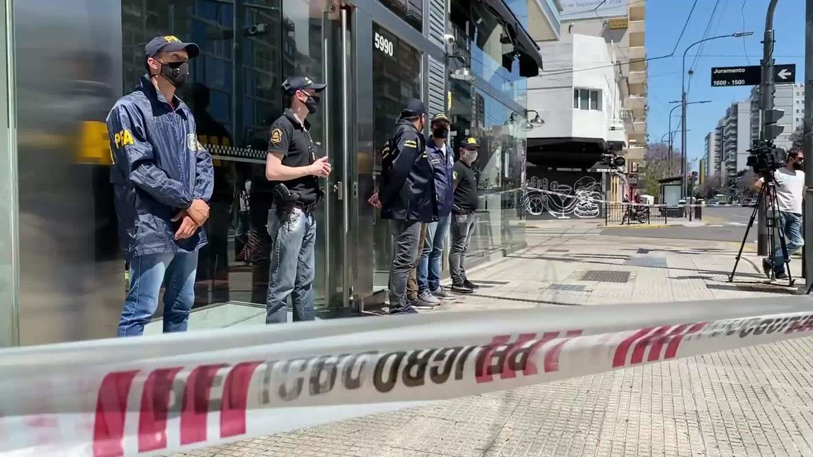 الأرجنتين: الشرطة تداهم عيادة طبيب مارادونا