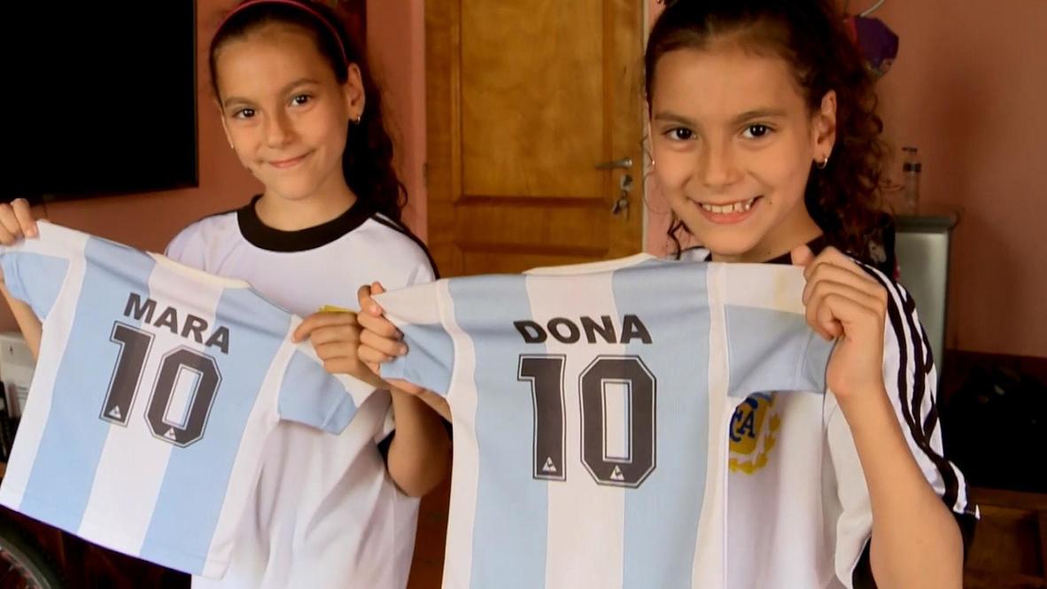Conoce a las gemelas argentinas Mara y Dona y a su orgulloso padre, devoto seguidor de la leyenda del fútbol