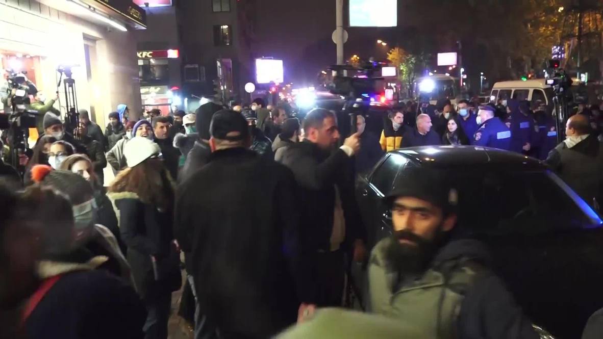 أرمينيا: متظاهرون يطالبون باستقالة رئيس الوزراء يشتبكون مع الشرطة في يريفان