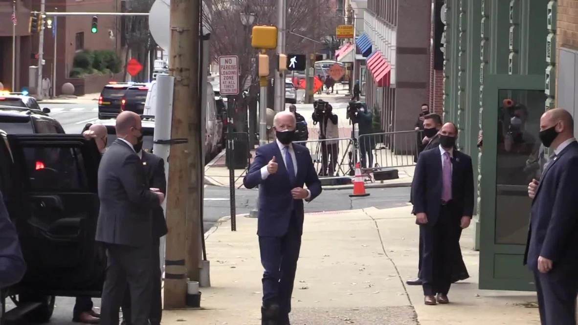 EE.UU.: Biden dice sentirse "bien" en su primera aparición tras fracturarse el pie
