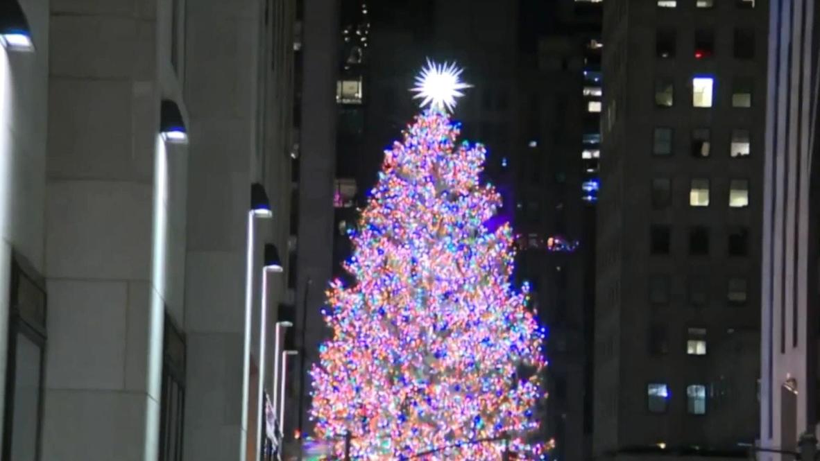 USA: New Yorkers enjoy limited viewing time of Rockefeller Centre Christmas tree