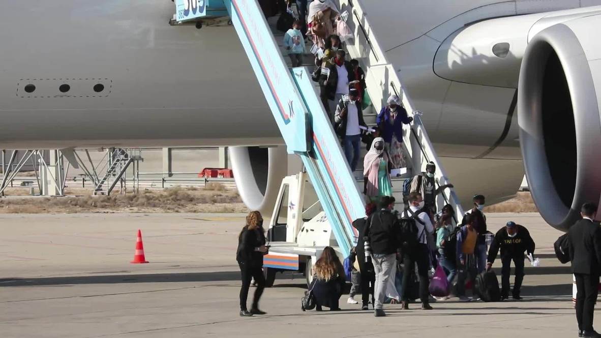 Israel: Netanyahu da la bienvenida a cientos de inmigrantes etíopes en el aeropuerto
