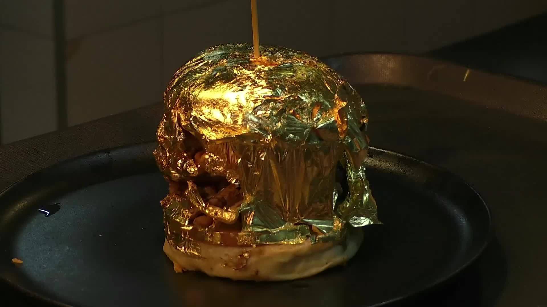 Colombian Restaurant Offers 24k Gold Coated Burger In Lavish Pandemic Rebranding Video Ruptly