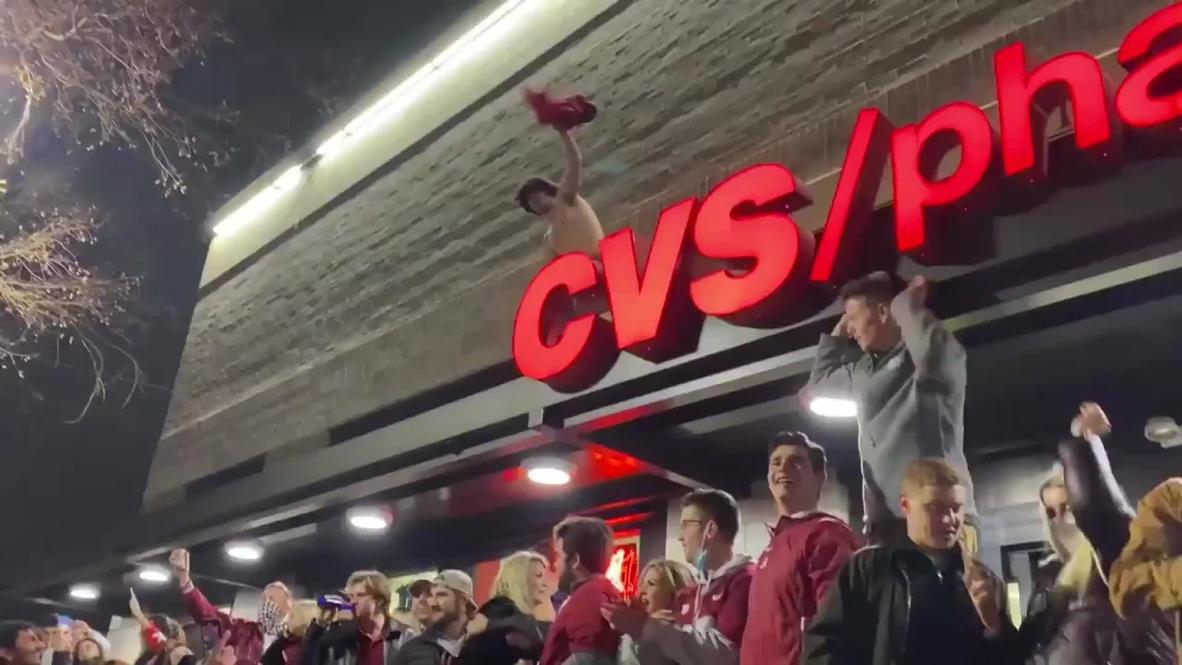 USA: Alabama college football fans flood streets despite distancing and mask measures