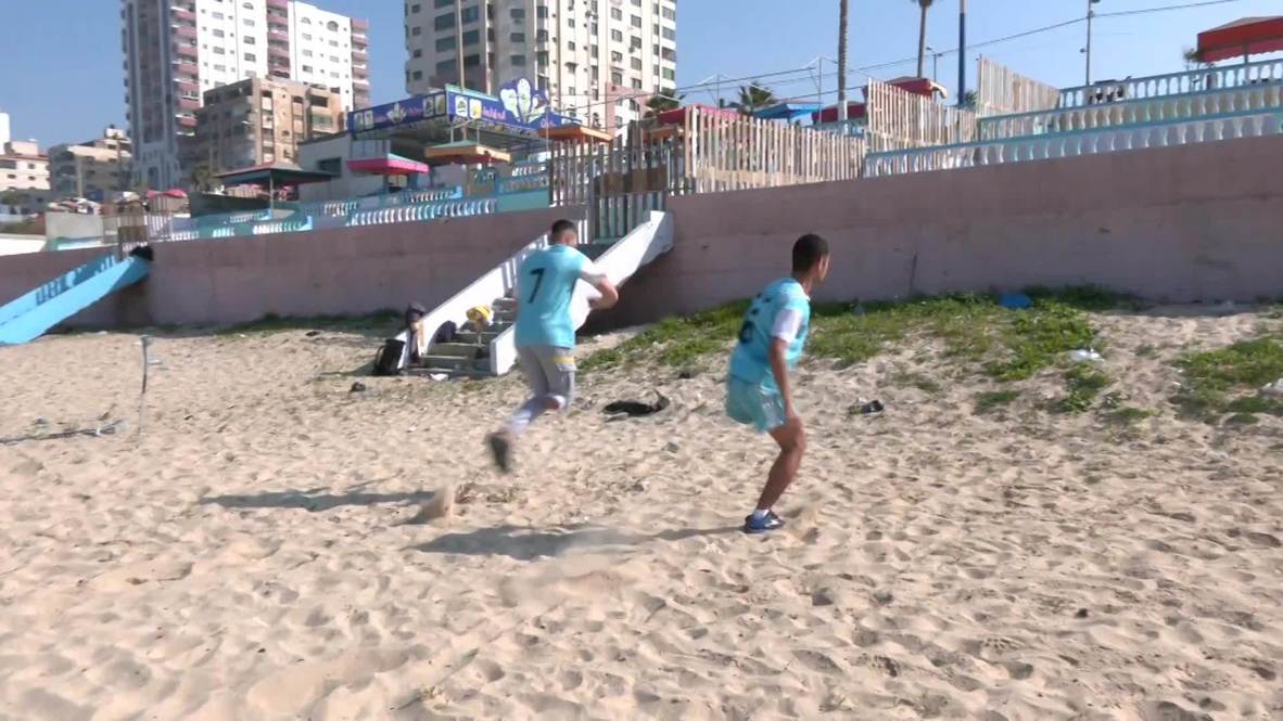 Palestinian Parkour duo show off their freerunning skills with just one leg