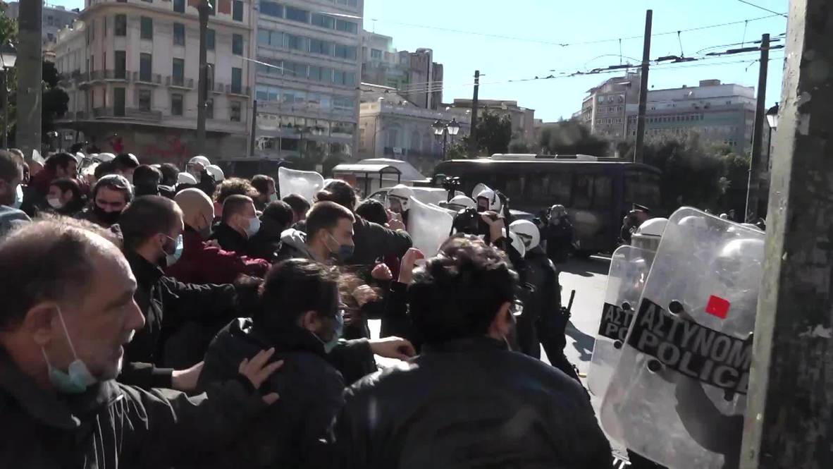 Greece: Students scuffle with police at protest against uni reform bill in Athens