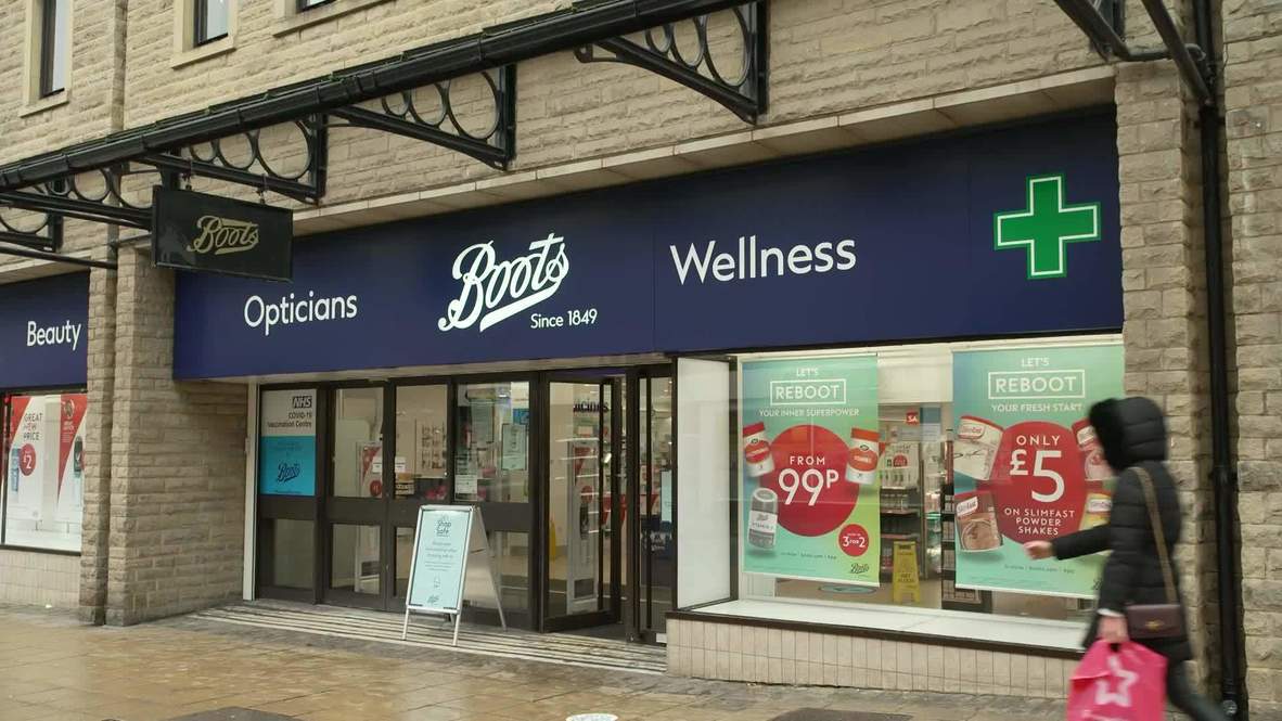 UK High street pharmacies join COVID vaccination rollout Video Ruptly