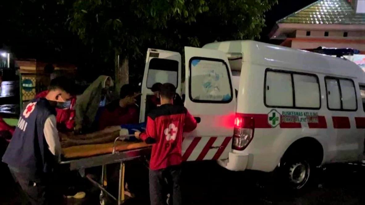 إندونيسيا: متطوعو الصليب الأحمر يقدمون المساعدة بعد الزلزال المميت في سولاويزي *صور ثابتة*