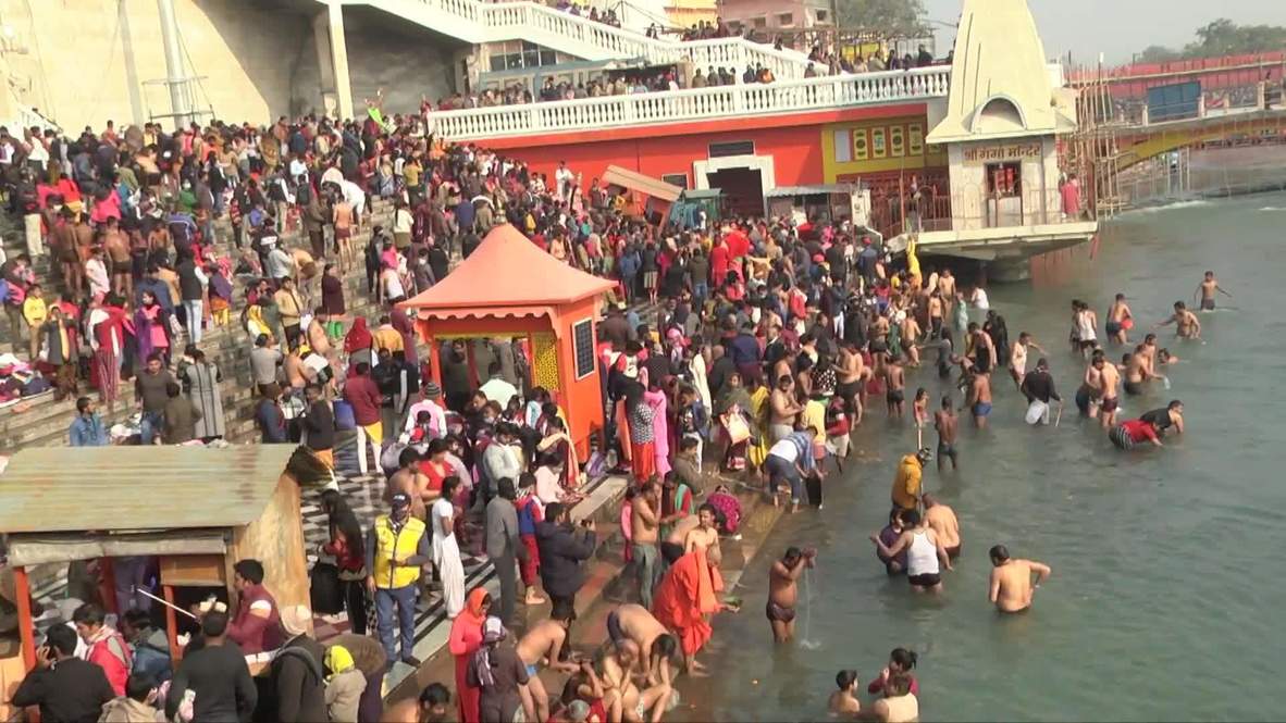 India: A pesar de la pandemia miles de fieles llegan al Ganges para el festival Kumbh Mela
