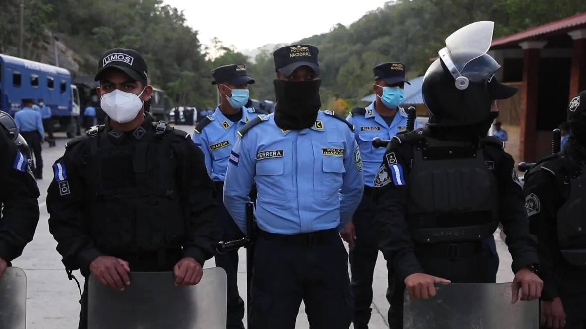 Honduras/Guatemala: Miles de migrantes rompen un cordón policial y cruzan hacia Guatemala