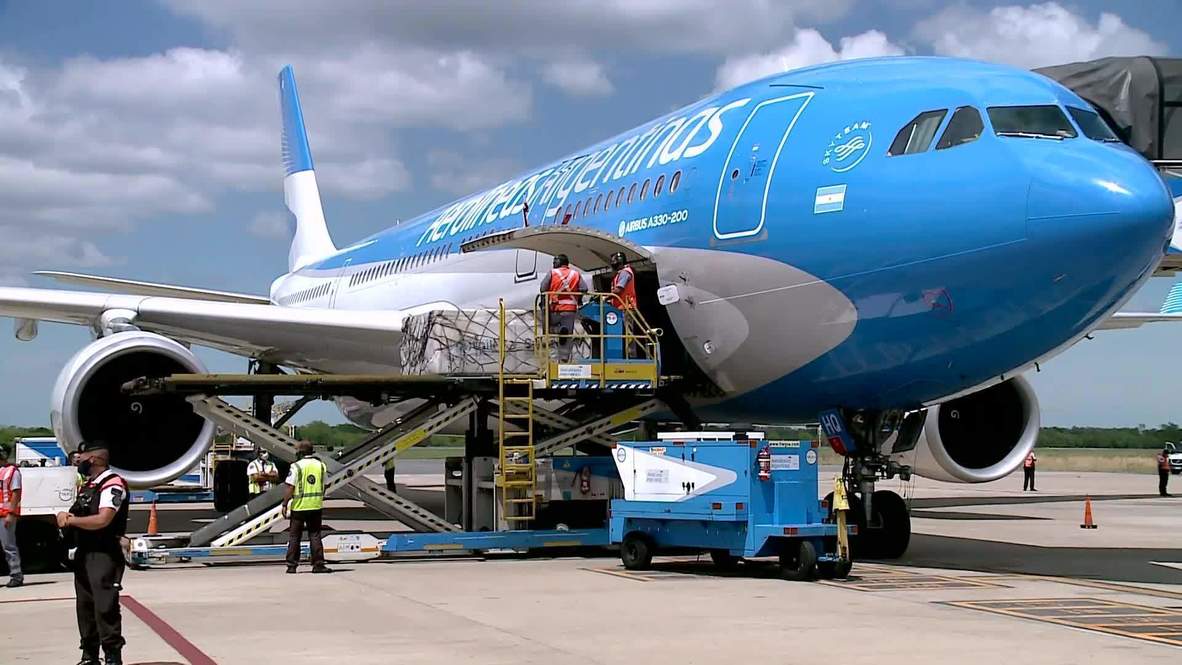 Argentina: Aterriza en Buenos Aires un avión con otras 300.000 dosis de la vacuna rusa Sputnik V