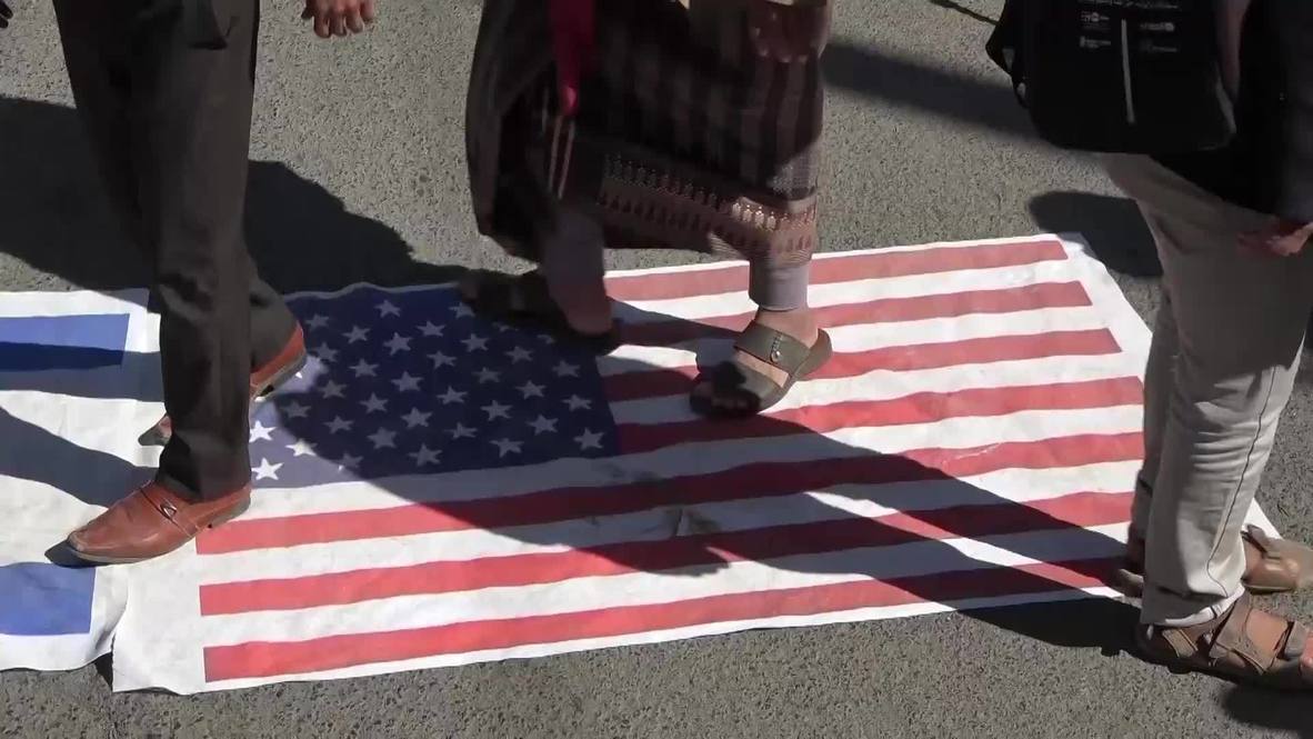 اليمن: متظاهرون يسيرون باتجاه السفارة الأمريكية في صنعاء قبل إضافة الحوثيين على قائمة "الإرهاب"