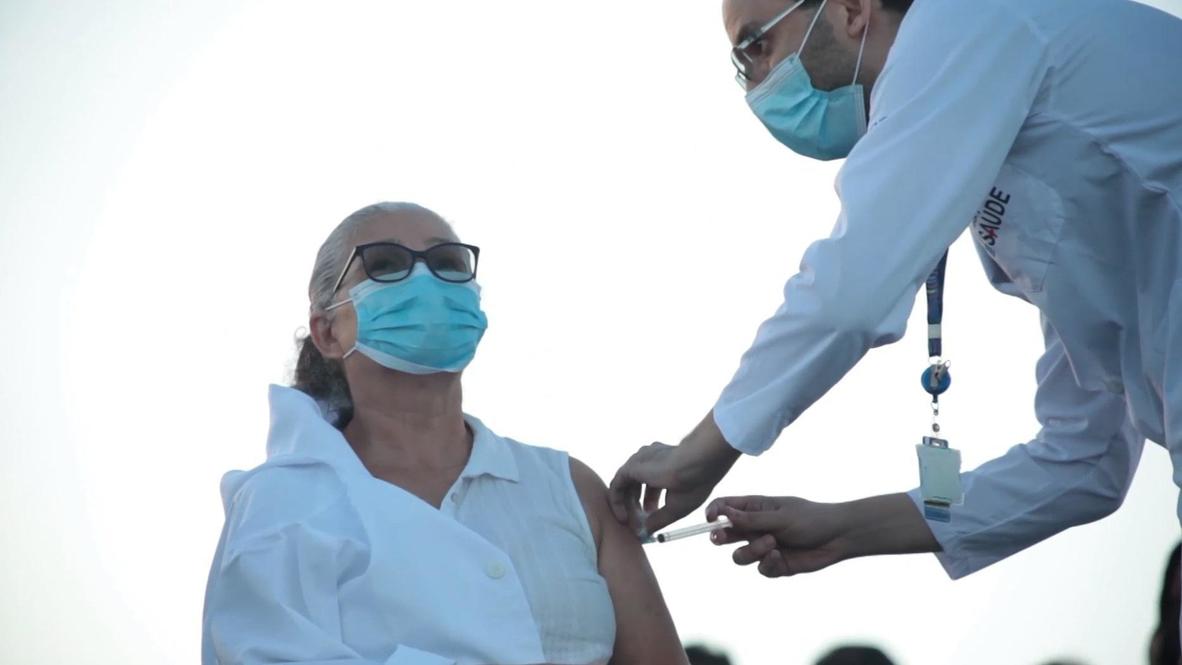 Brasil: Residentes de Río de Janeiro reciben las primeras dosis de vacuna contra el covid frente al Cristo Redentor