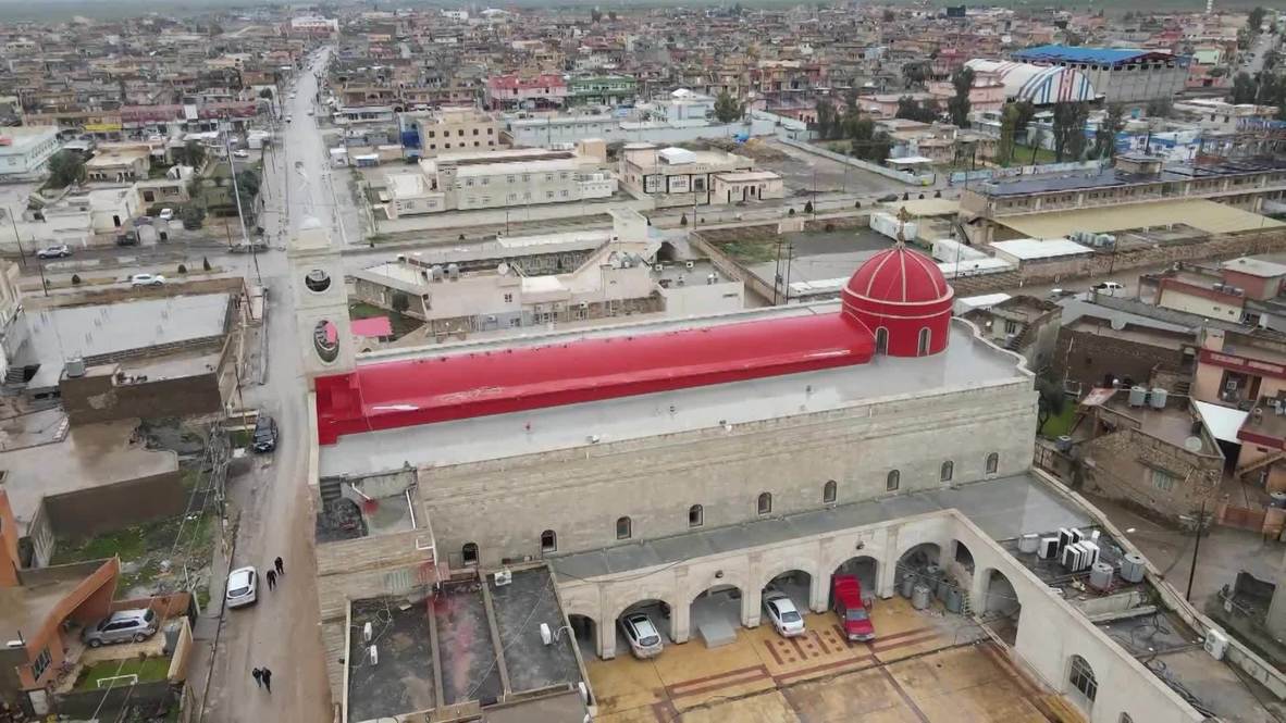 العراق: تمثال السيدة العذراء يتوج برج كنيسة الطاهرة في قره قوش بعد تحريرها من "داعش"