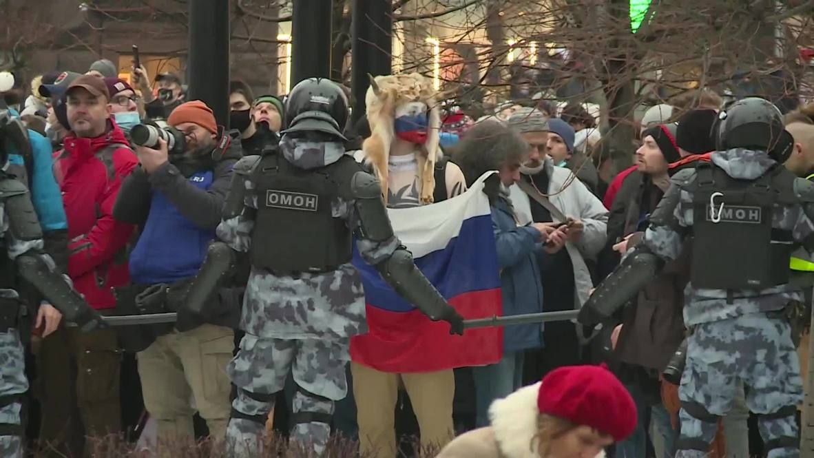 Rusia: Policía de Moscú detiene a numerosos partidarios de Navalny en multitudinaria protesta no autorizada