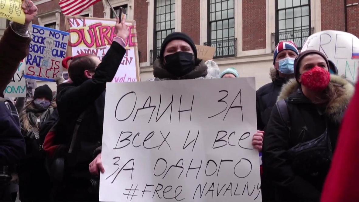 USA: Protesters call for Navalny's release outside NY Russian Consulate
