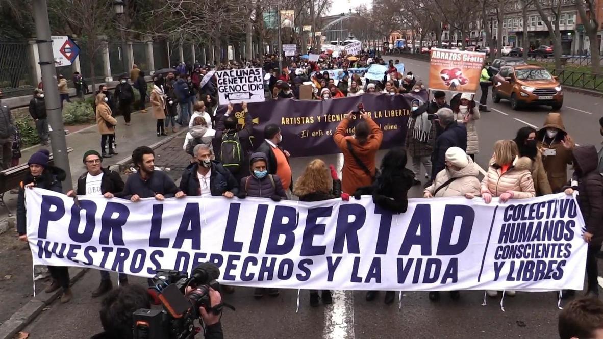 España: Miles de negacionistas del covid-19 toman las calles de Madrid