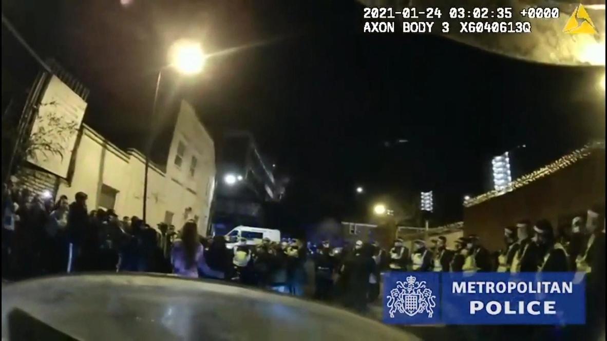Reino Unido: La policía disuelve un fiesta ilegal con cientos de asistentes en Londres