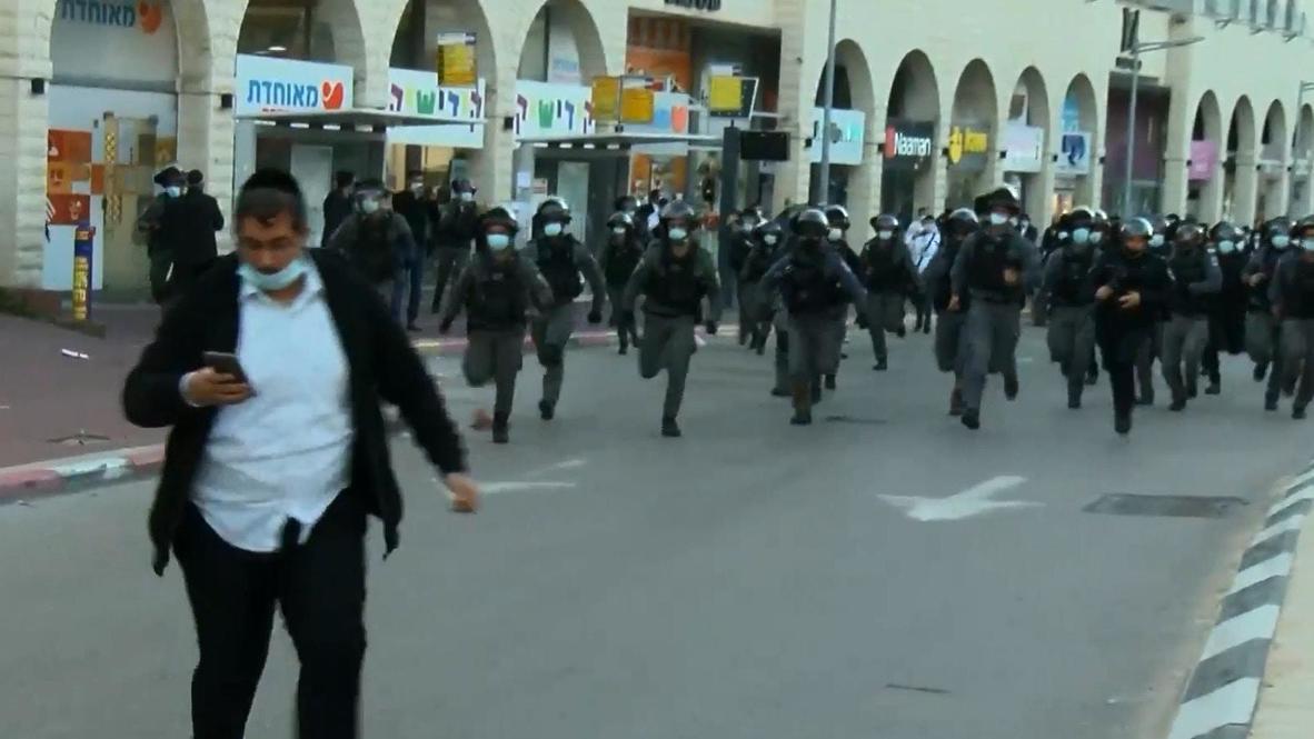 Israel: Judíos ultraortodoxos se enfrentan a la policía durante protesta contra el confinamiento en Bnei Brak