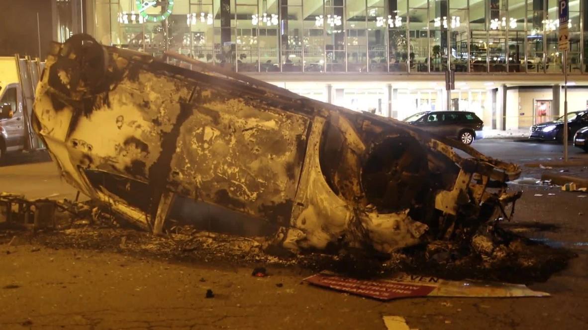 هولندا: أضرار ودمار في شوارع آيندهوفن في أعقاب مظاهرة ضد الإغلاق